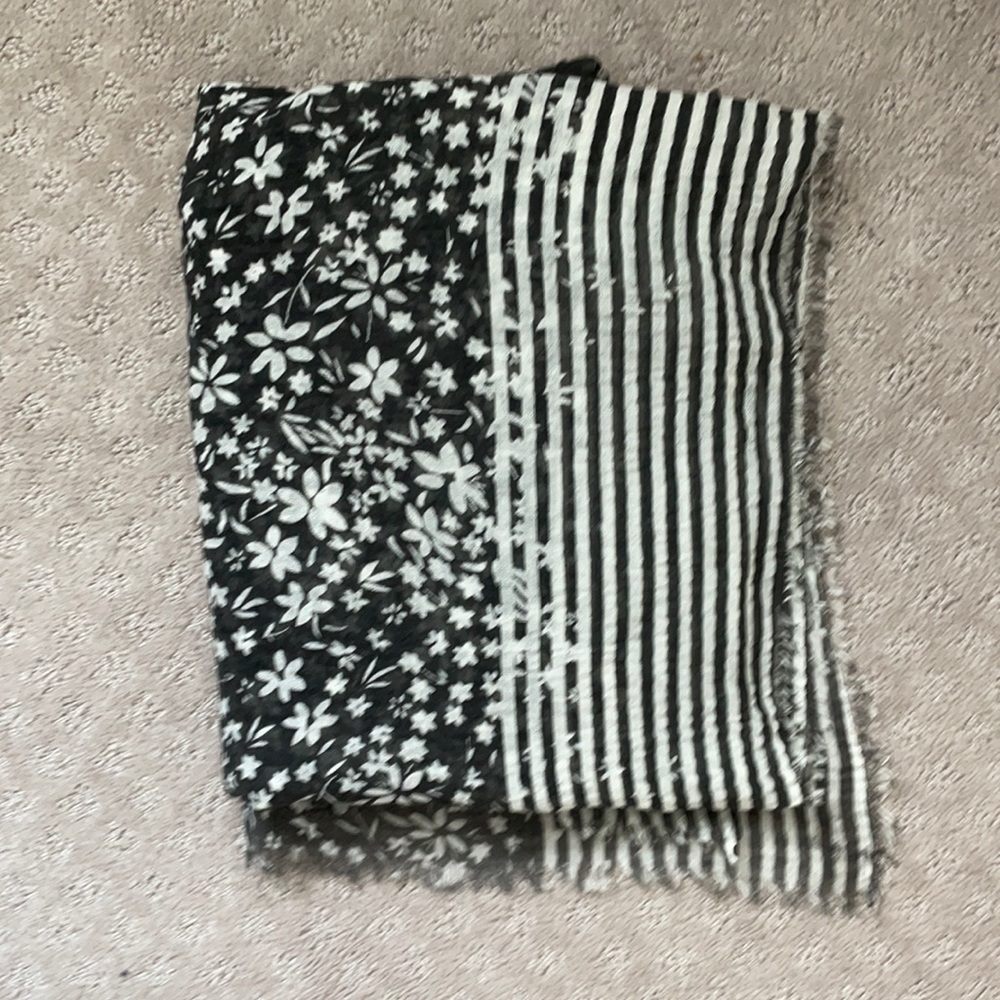 BRAND NEW TAGS STILL ON SCARF